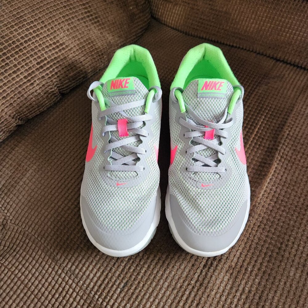 Womens Size 9 NIKE Flex Experience RN 4 Athletic Shoes